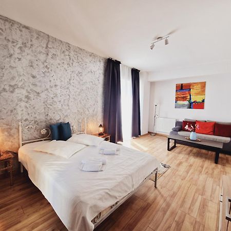 Ultracentral 5* Boutique Hotel Style Apartment. Brand New. 2 Rooms. Spacious. Free Parking كلوج-نابوكا المظهر الخارجي الصورة