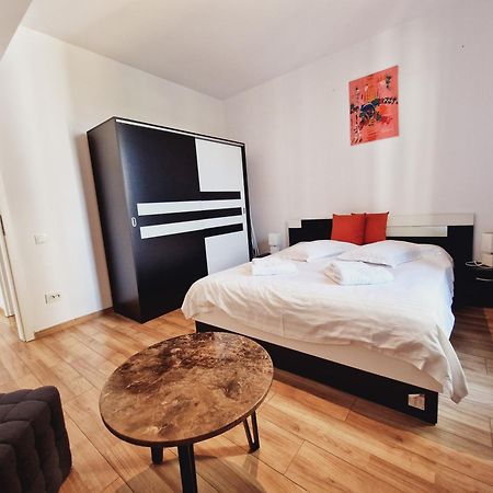 Ultracentral 5* Boutique Hotel Style Apartment. Brand New. 2 Rooms. Spacious. Free Parking كلوج-نابوكا المظهر الخارجي الصورة