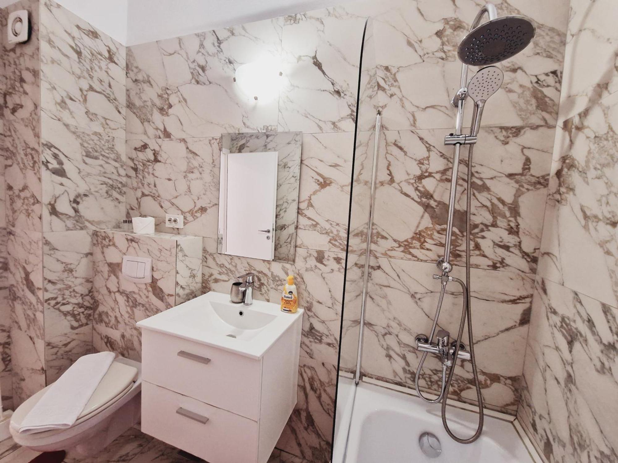 Ultracentral 5* Boutique Hotel Style Apartment. Brand New. 2 Rooms. Spacious. Free Parking كلوج-نابوكا المظهر الخارجي الصورة